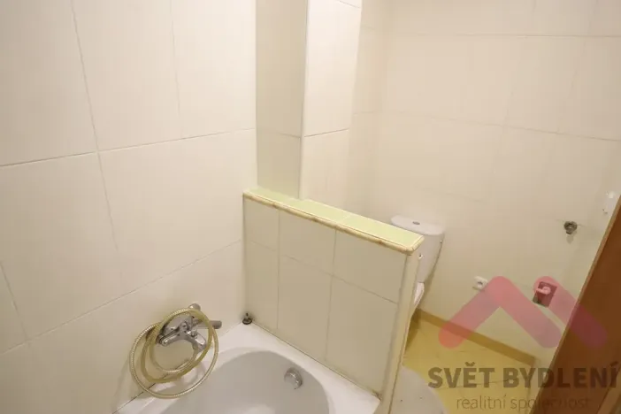 Pronájem bytu 1+kk, Jesenice, Mezi Domy, 37 m2