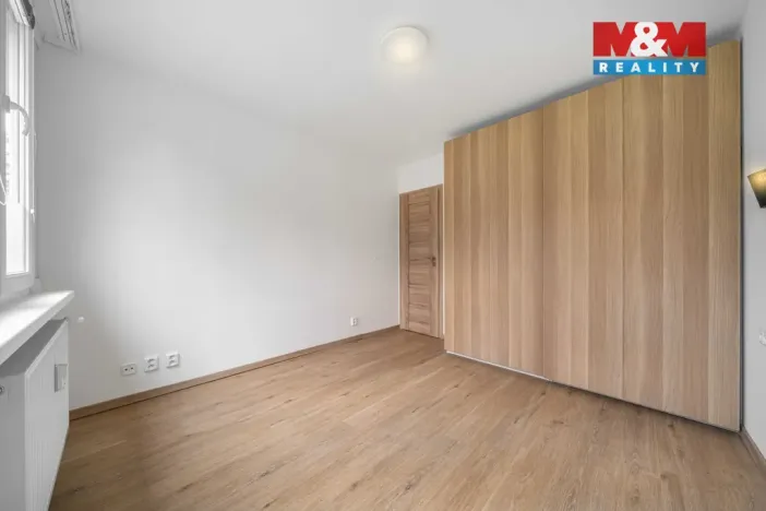 Prodej bytu 3+kk, Praha - Prosek, Veltruská, 54 m2