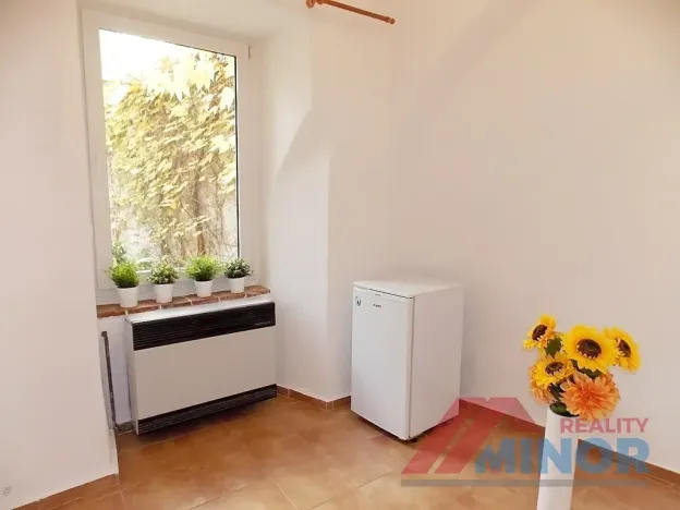 Pronájem kanceláře, Slaný, Husova, 40 m2