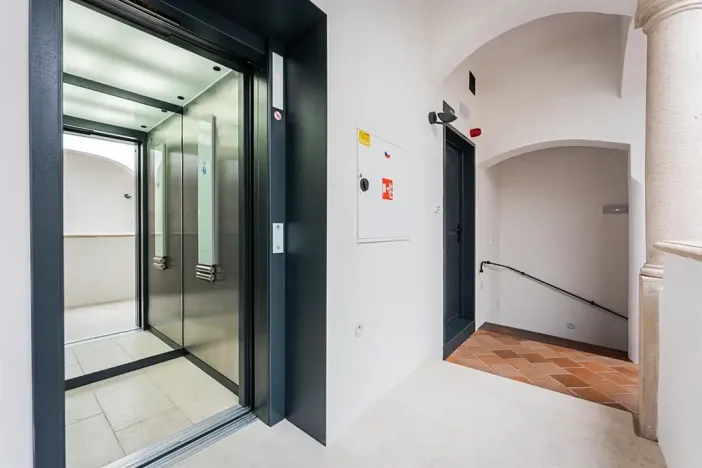 Pronájem obchodního prostoru, Praha - Malá Strana, Vlašská, 98 m2