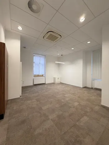 Pronájem kanceláře, Cheb, Obrněné brigády, 40 m2
