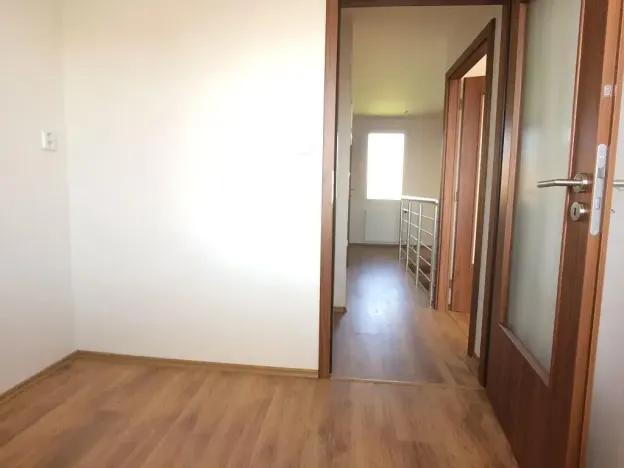 Pronájem rodinného domu, Holubice, 171 m2