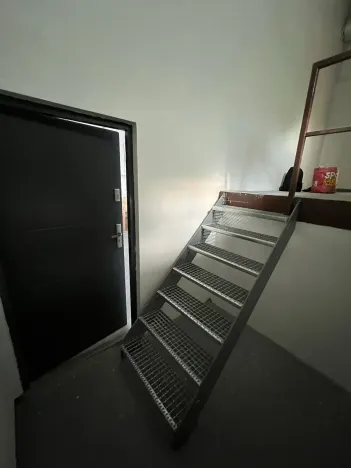 Pronájem obchodního prostoru, Praha - Horní Počernice, Komárovská, 210 m2