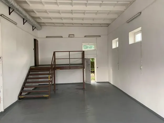 Pronájem skladu, Praha - Horní Počernice, Komárovská, 210 m2