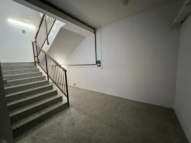 Pronájem skladu, Praha - Horní Počernice, Komárovská, 210 m2