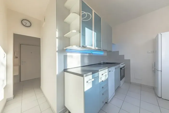 Pronájem bytu 1+1, Praha - Záběhlice, Sasanková, 36 m2