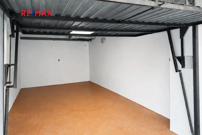 Pronájem garáže, Praha - Hlubočepy, Devonská, 20 m2