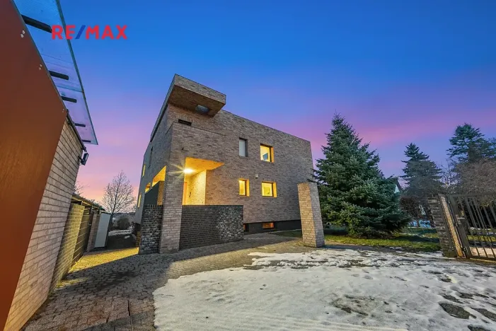 Prodej vily, Praha - Klánovice, Zádražanská, 330 m2