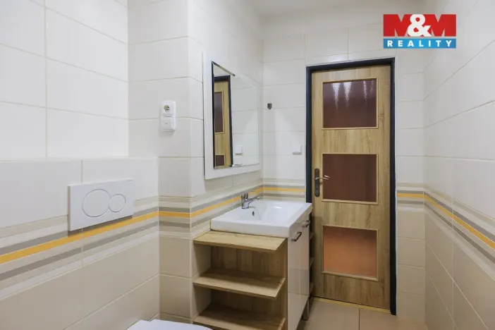 Pronájem bytu 1+1, Plzeň - Doubravka, Železničářská, 41 m2