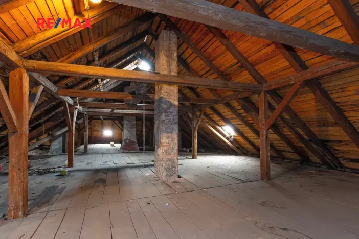 Prodej komerční nemovitosti, Dašice, náměstí T. G. Masaryka, 2490 m2