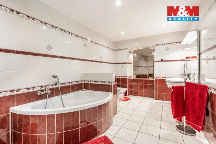 Prodej restaurace, Velké Březno, 700 m2