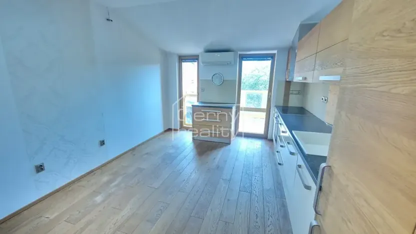 Pronájem bytu 4+kk, Pardubice, V Ráji, 350 m2