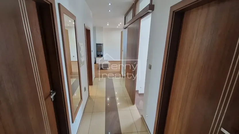 Pronájem bytu 4+kk, Pardubice, V Ráji, 350 m2