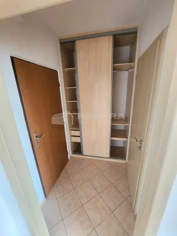 Prodej bytu 1+kk, Praha - Prosek, Veltruská, 35 m2