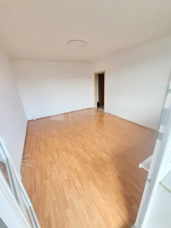 Prodej bytu 1+kk, Praha - Prosek, Veltruská, 35 m2