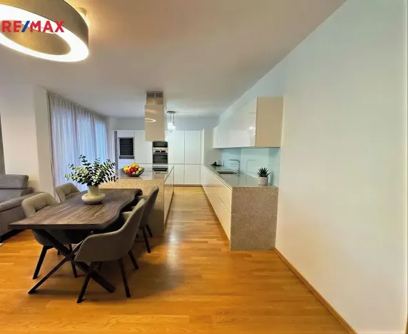 Pronájem bytu 4+kk, Praha - Žižkov, Ke kapslovně, 156 m2
