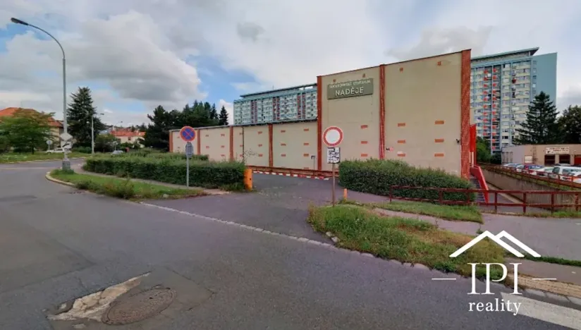 Pronájem garáže, Praha - Kobylisy, Čumpelíkova, 17 m2