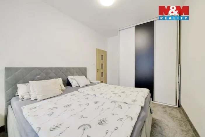 Prodej bytu 3+1, Valy, Pod Lesem, 64 m2