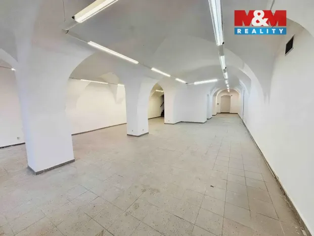 Pronájem obchodního prostoru, Jihlava, Masarykovo náměstí, 360 m2