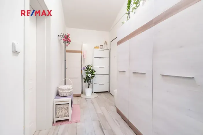 Prodej bytu 1+kk, Tuchoměřice, Ke Kovárně, 53 m2