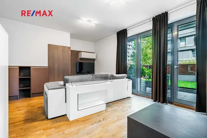 Pronájem bytu 1+kk, Praha - Žižkov, Olšanská, 37 m2