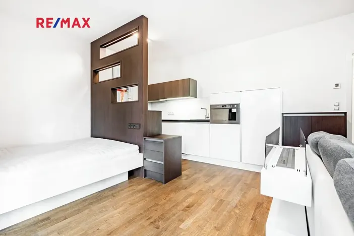 Pronájem bytu 1+kk, Praha - Žižkov, Olšanská, 37 m2