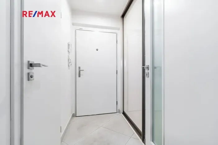 Pronájem bytu 1+kk, Praha - Žižkov, Olšanská, 37 m2