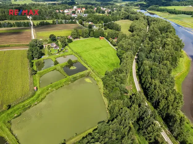 Prodej komerčního pozemku, Nová Pec, 9752 m2