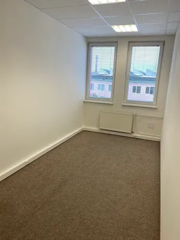 Pronájem kanceláře, Praha - Zličín, Strojírenská, 17 m2