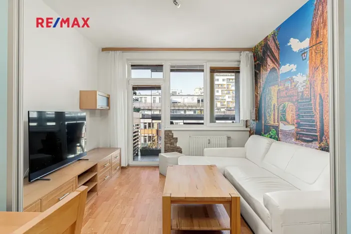 Pronájem bytu 2+kk, Praha - Vysočany, Podkovářská, 54 m2