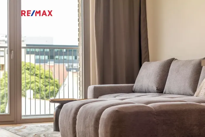 Pronájem bytu 2+kk, Praha - Karlín, Křižíkova, 79 m2