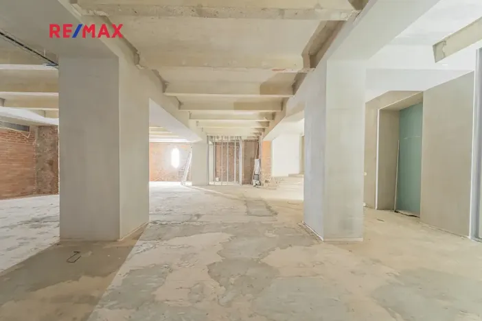 Pronájem obchodního prostoru, Praha - Nové Město, Hybernská, 526 m2