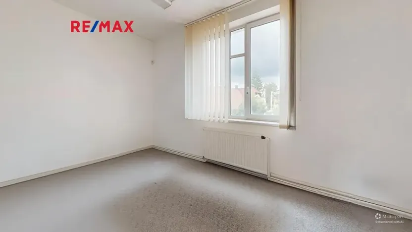 Pronájem skladu, Pardubice, Bohdanečská, 390 m2