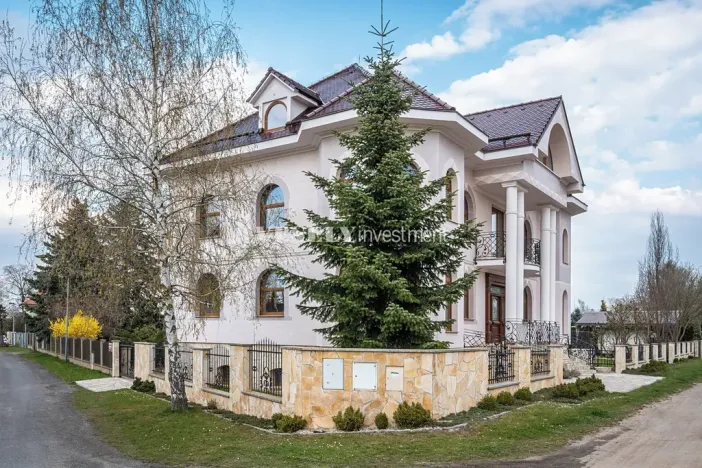 Prodej vily, Praha - Klánovice, 700 m2