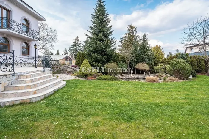 Prodej vily, Praha - Klánovice, 700 m2