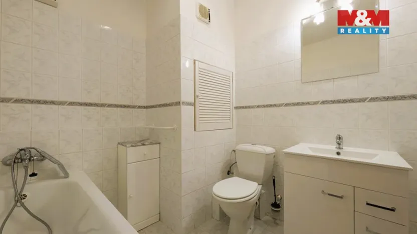 Pronájem bytu 1+kk, Praha - Troja, Svídnická, 28 m2