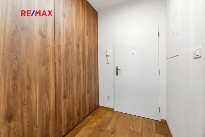 Pronájem bytu 2+kk, Horoměřice, Karla IV., 53 m2