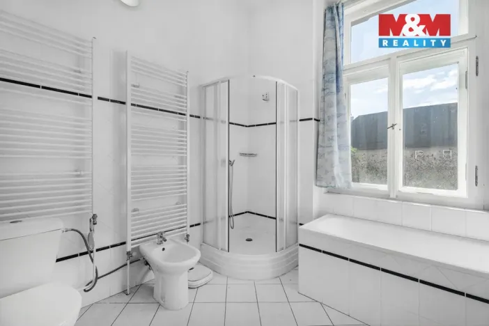 Prodej obchodního prostoru, Česká Kamenice, Lipová, 1225 m2