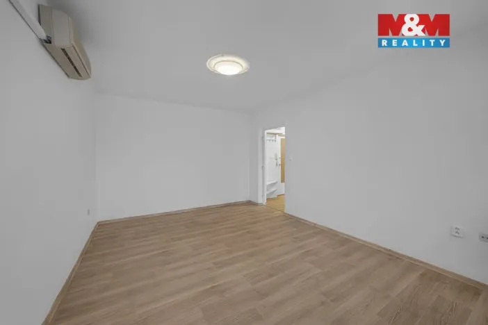 Pronájem bytu 2+1, Pardubice - Polabiny, Brožíkova, 55 m2