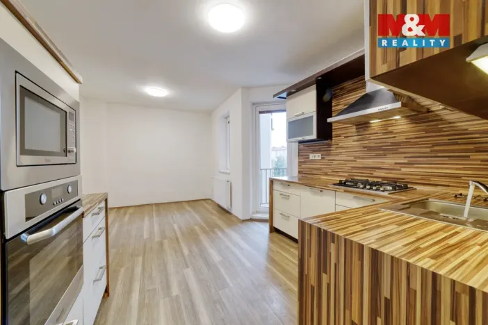 Prodej bytu 4+1, Cheb, Májová, 110 m2