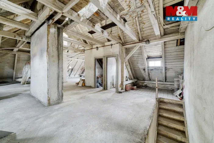 Prodej bytu 4+1, Cheb, Májová, 110 m2