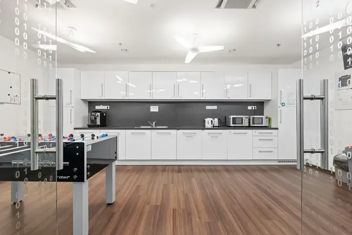 Pronájem kanceláře, Praha - Dejvice, Evropská, 2857 m2