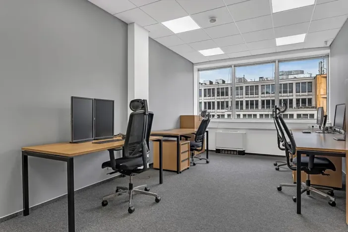 Pronájem kanceláře, Praha - Karlín, Sokolovská, 635 m2