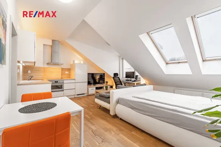 Pronájem bytu 1+kk, Praha - Dejvice, Velvarská, 44 m2