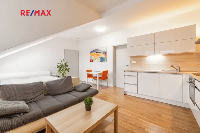 Pronájem bytu 1+kk, Praha - Dejvice, Velvarská, 44 m2