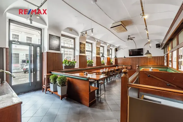 Pronájem restaurace, Praha - Nusle, Sekaninova, 254 m2