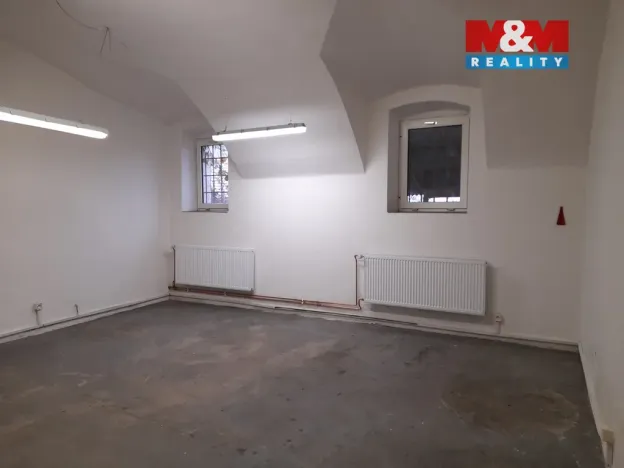 Pronájem výrobních prostor, Lešná, 220 m2