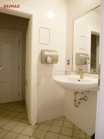 Pronájem kanceláře, Praha - Malá Strana, Karmelitská, 28 m2