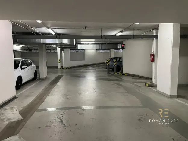 Pronájem garážového stání, Praha - Košíře, Pod školou, 13 m2