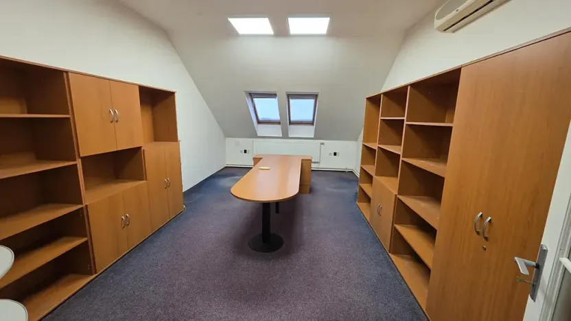 Pronájem kanceláře, Brno, Bieblova, 458 m2